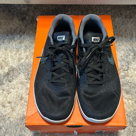 Nike metallic Metcon 3 - Picture 1 of 4